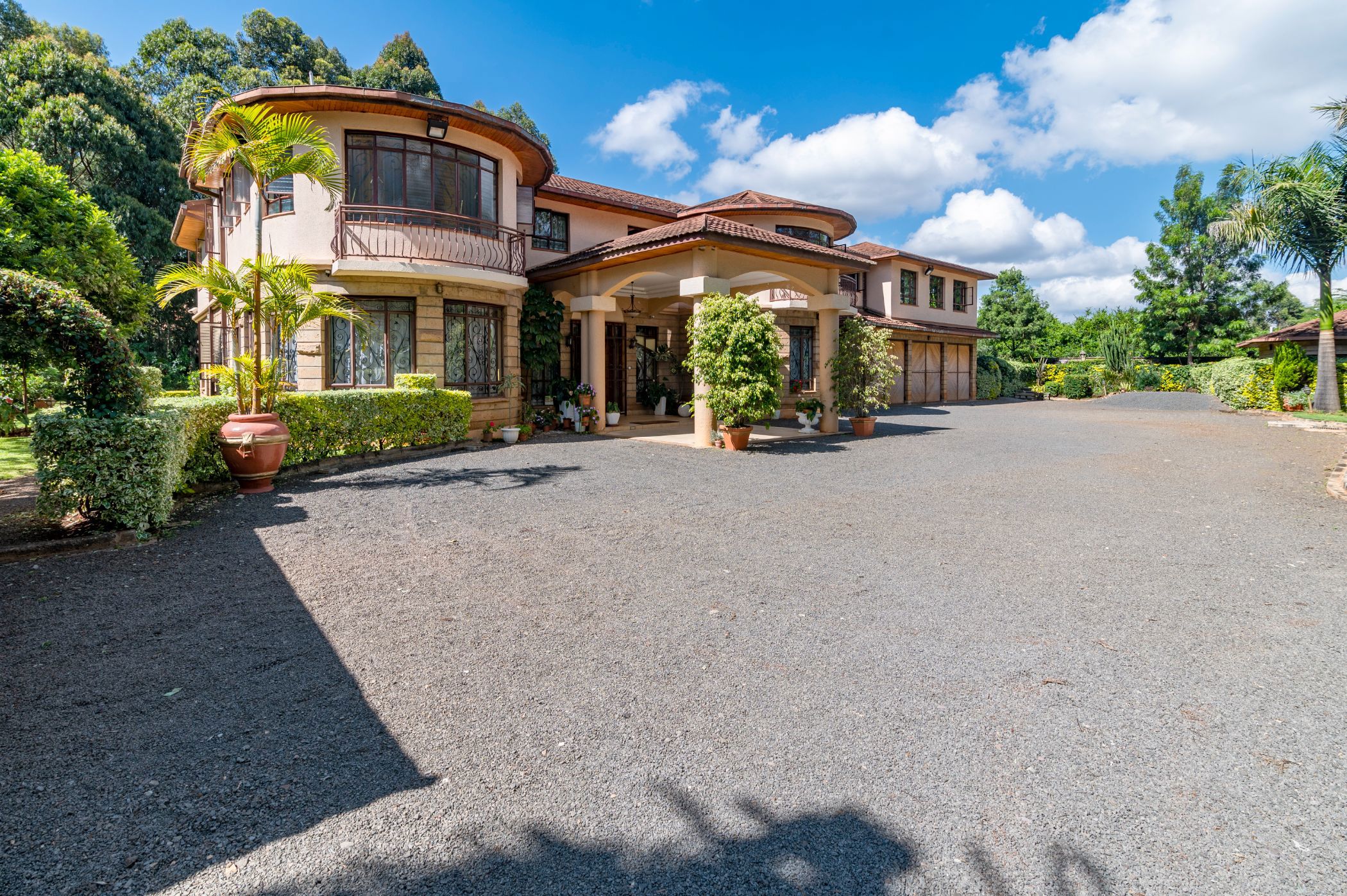 Mediterranean Architecture House for sale in Karen, Kenya — photo 2